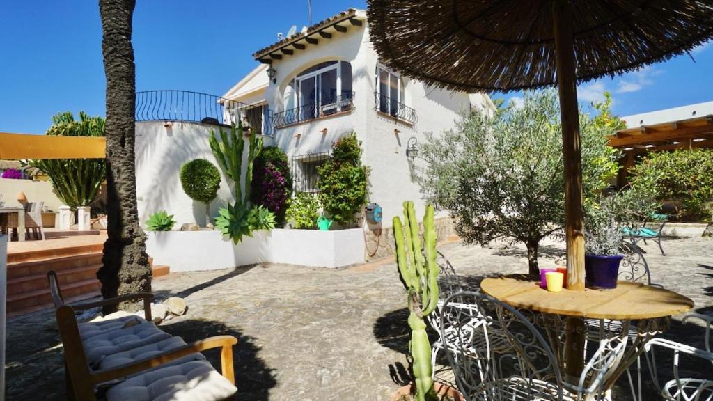 5 bed villas in Moraira
