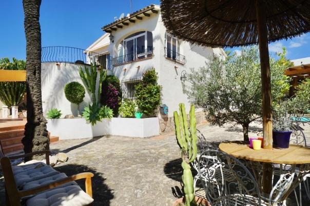 5 bed villas in Moraira
