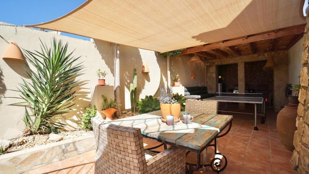 5 bed villas in Moraira