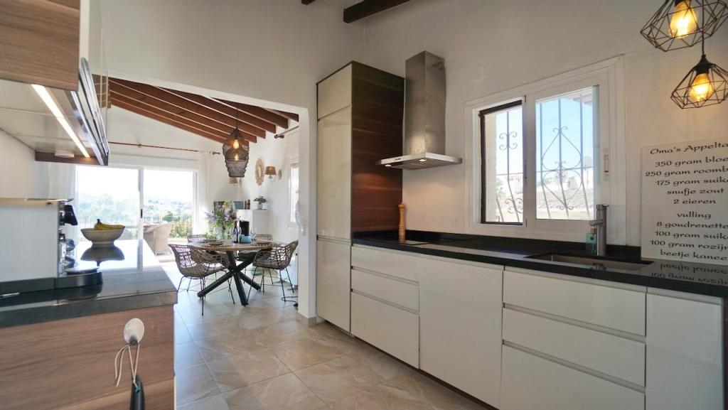 5 bed villas in Moraira