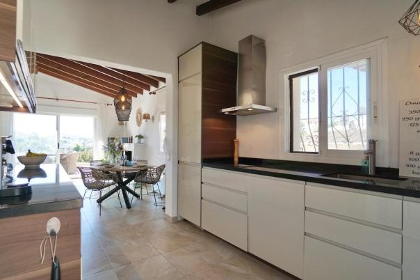 5 bed villas in Moraira