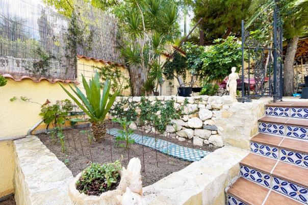 5 bed casa / chalet in Calpe