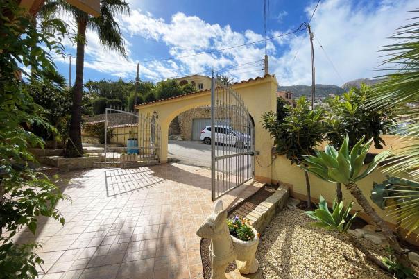 5 bed casa / chalet in Calpe
