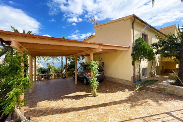 5 bed casa / chalet in Calpe