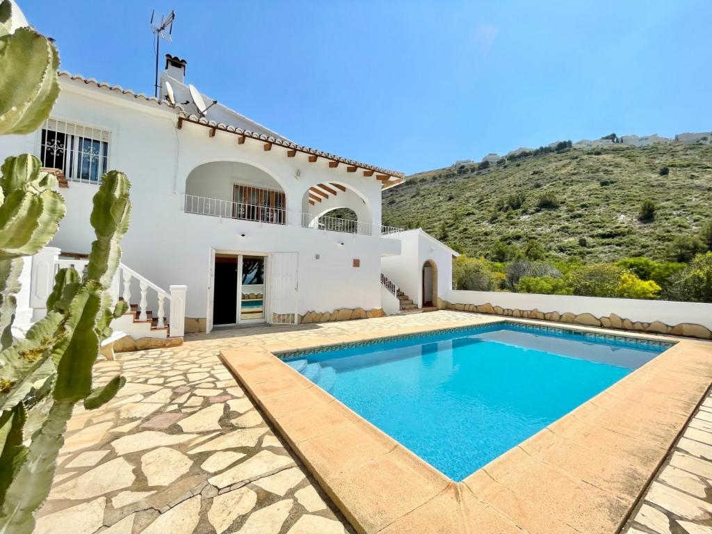 5 bed villas in Benitachell