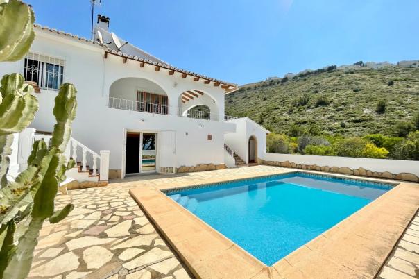 5 bed villas in Benitachell