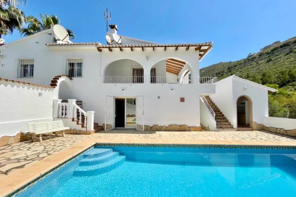 5 bed villas in Benitachell