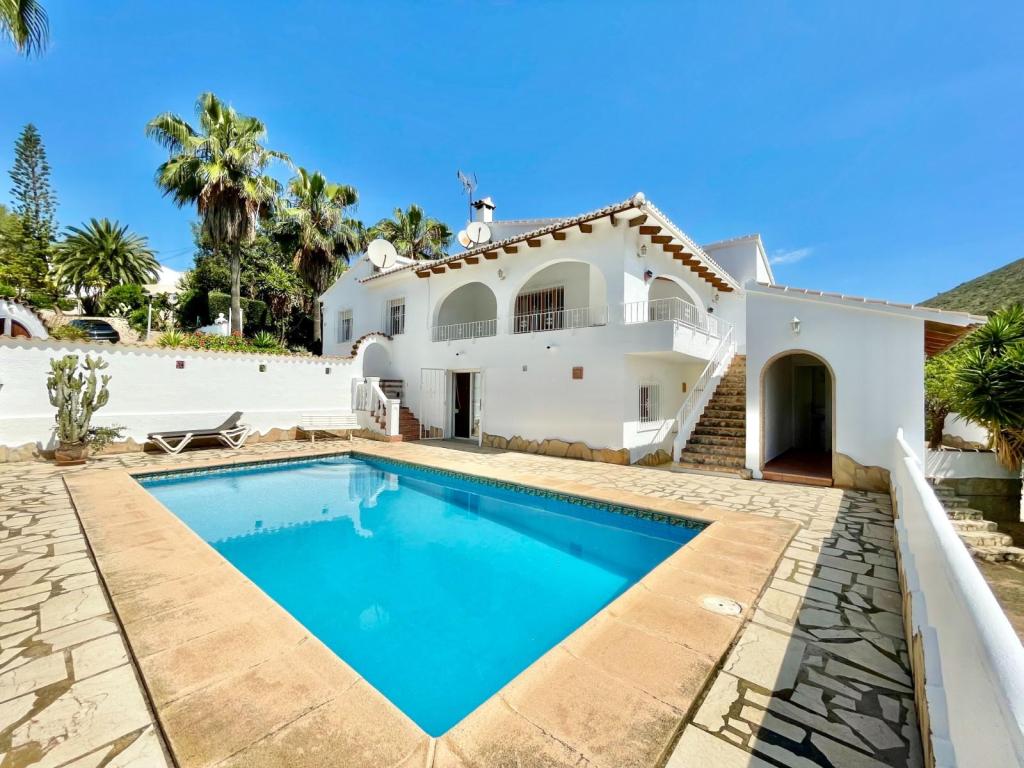 5 bed villas in Benitachell