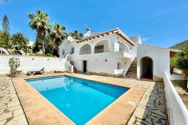 5 bed villas in Benitachell