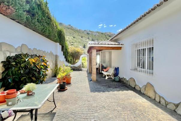 5 bed villas in Benitachell