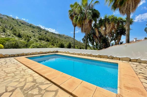 5 bed villas in Benitachell