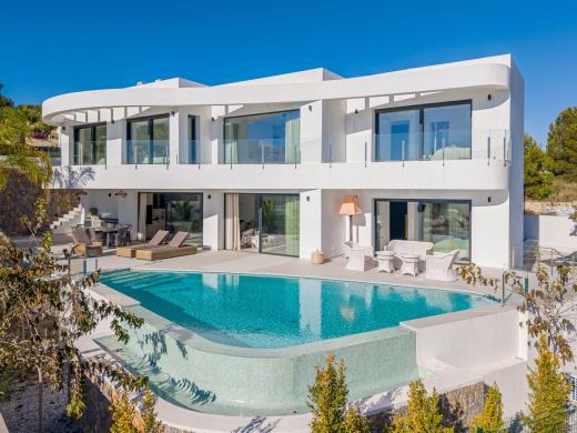 5 bed villas in Moraira