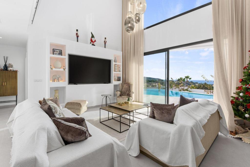 5 bed villas in Moraira