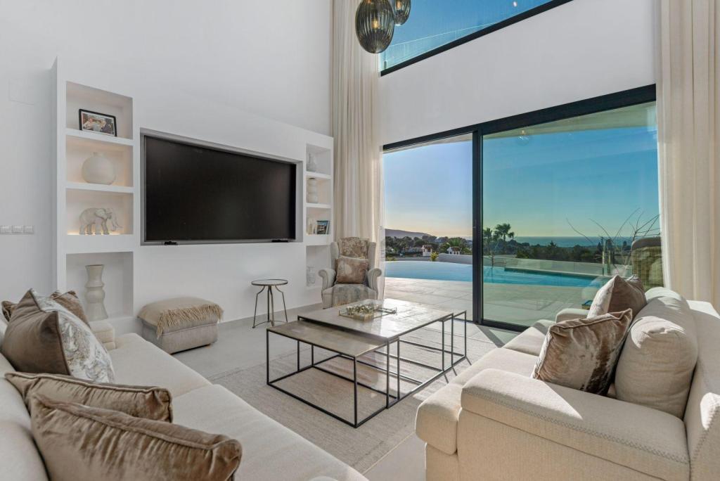 5 bed villas in Moraira