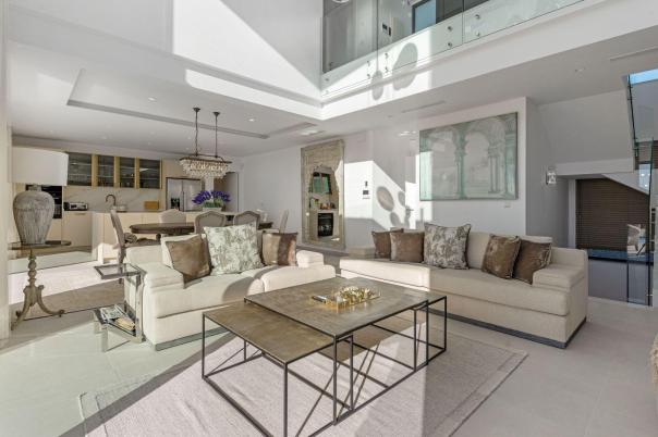 5 bed villas in Moraira