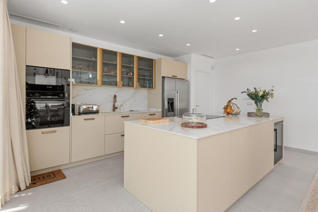 5 bed villas in Moraira