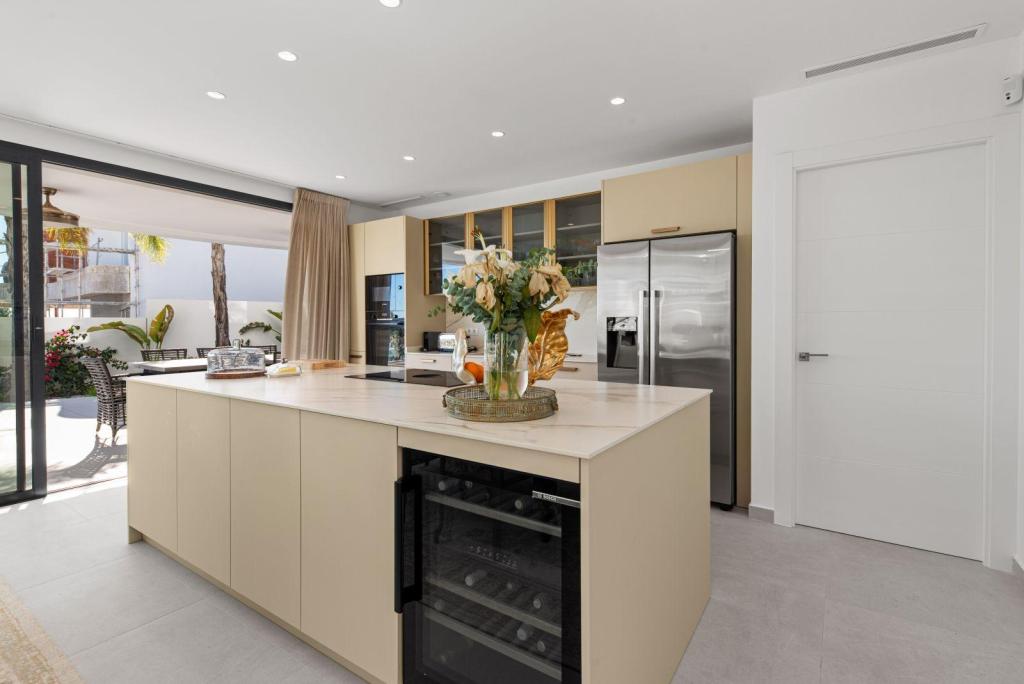 5 bed villas in Moraira