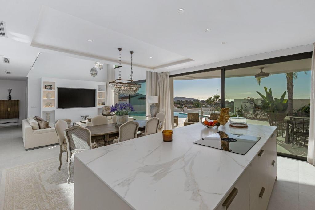 5 bed villas in Moraira