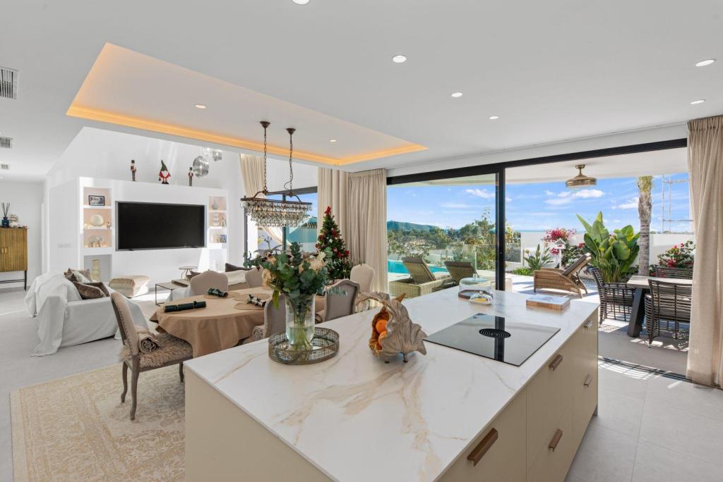 5 bed villas in Moraira