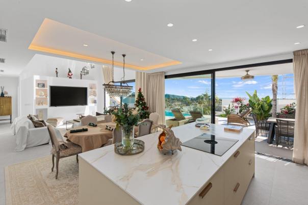 5 bed villas in Moraira