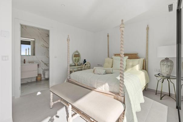 5 bed villas in Moraira