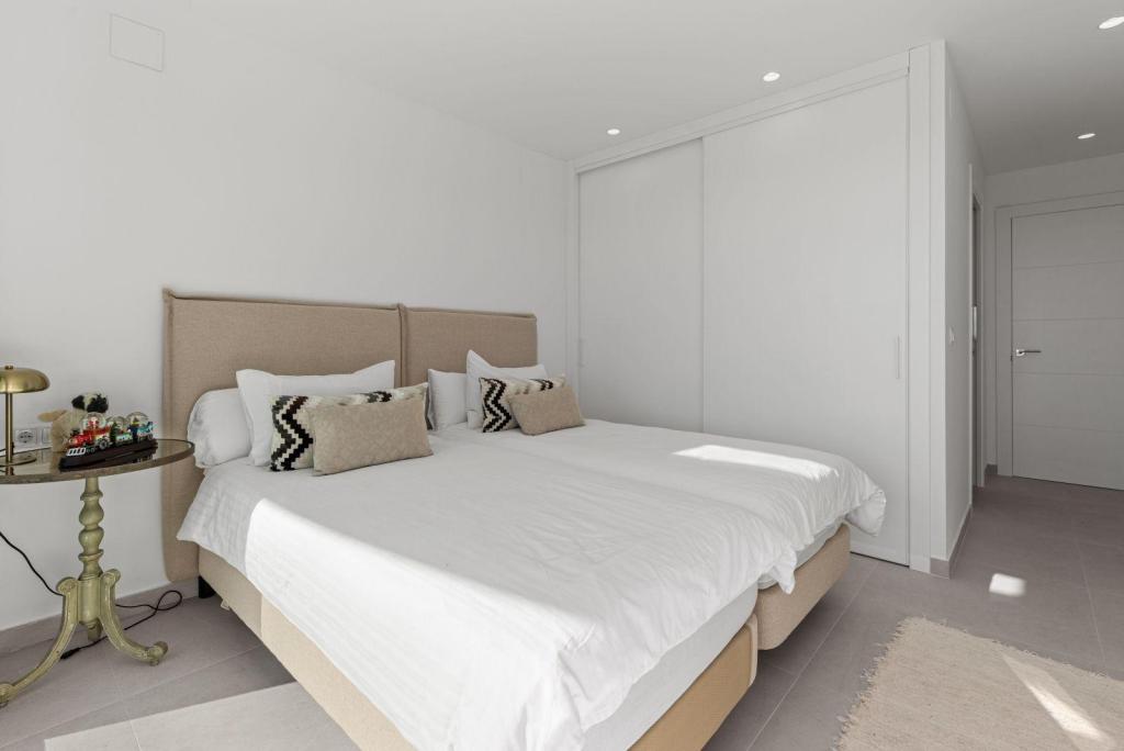 5 bed villas in Moraira