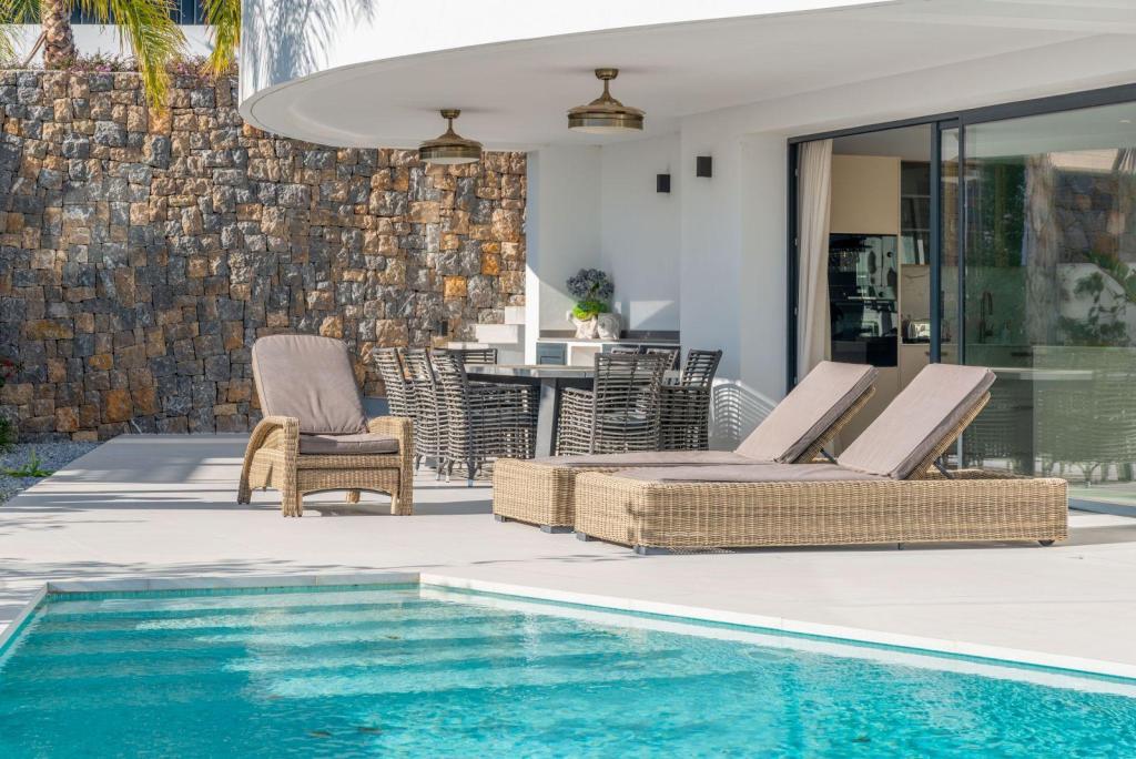 5 bed villas in Moraira