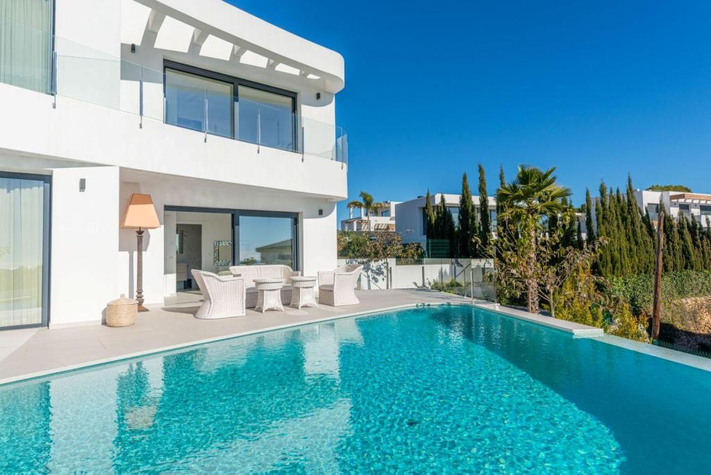 5 bed villas in Moraira