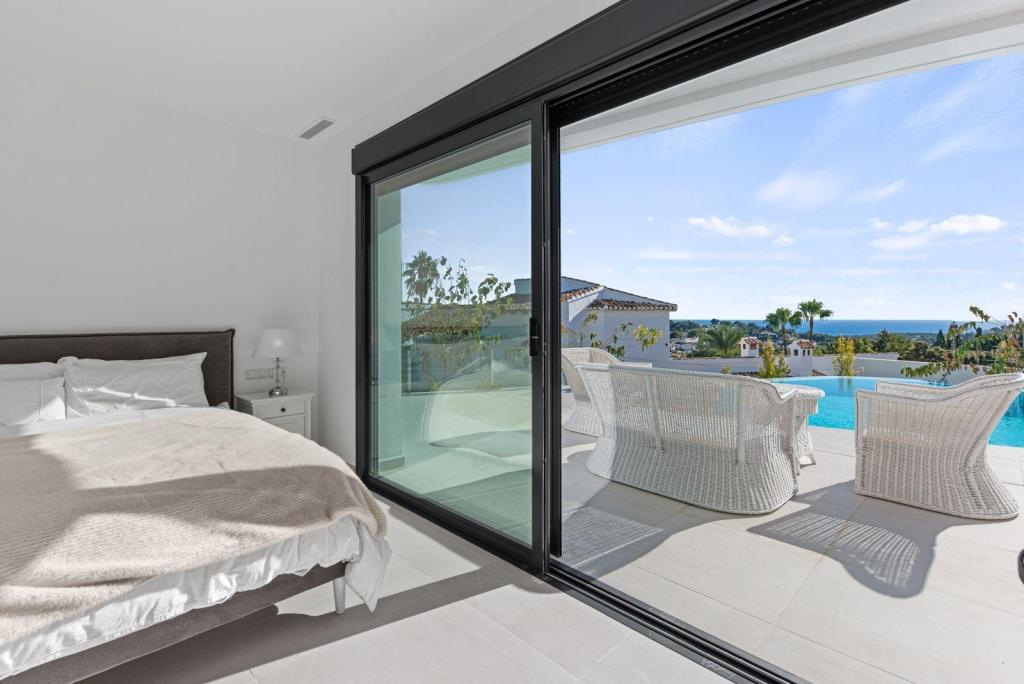 5 bed villas in Moraira