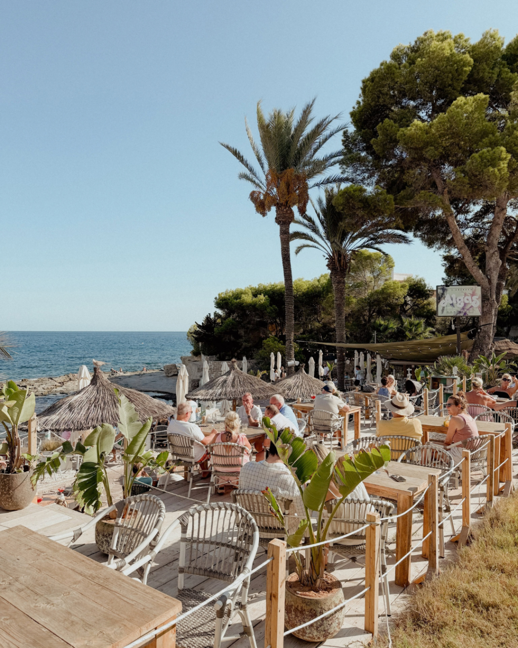 Moraira Nightlife: Live Music, Cocktails and Evening Bars