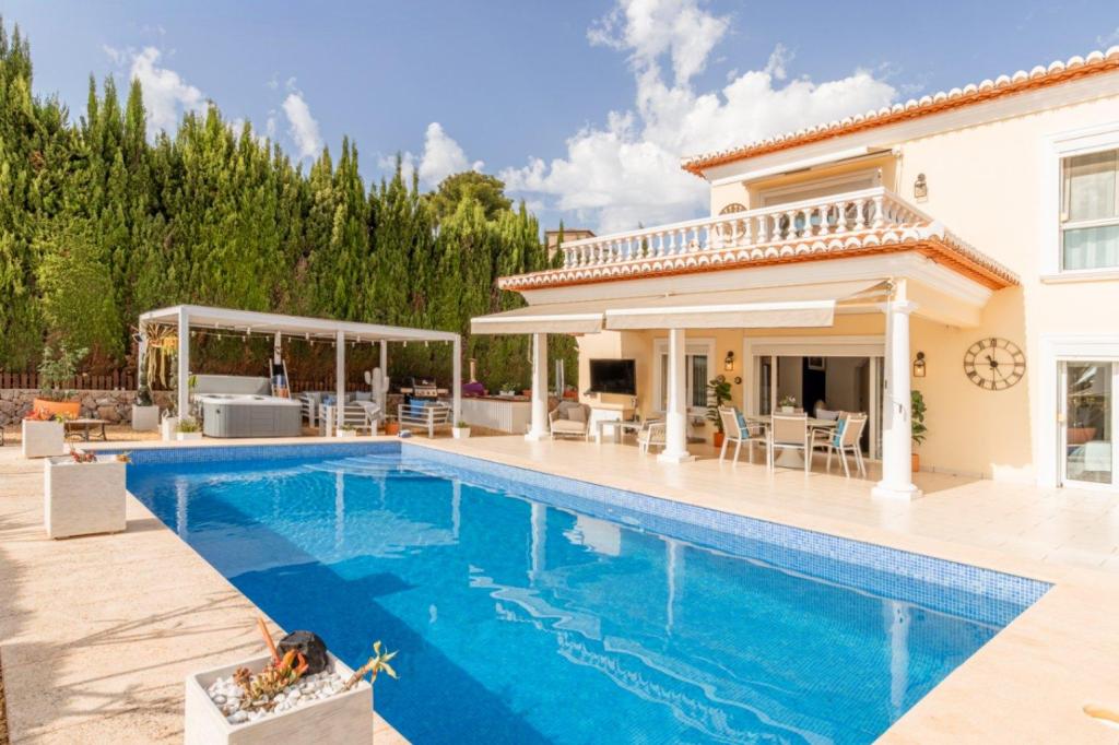 3 bed villas in Moraira
