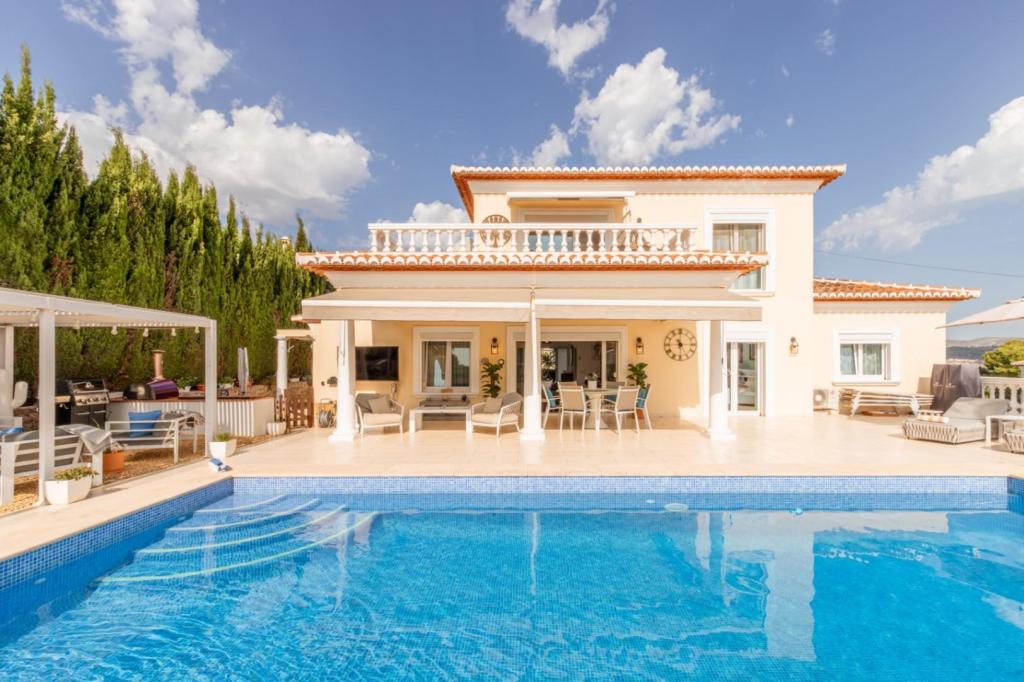 3 bed villas in Moraira