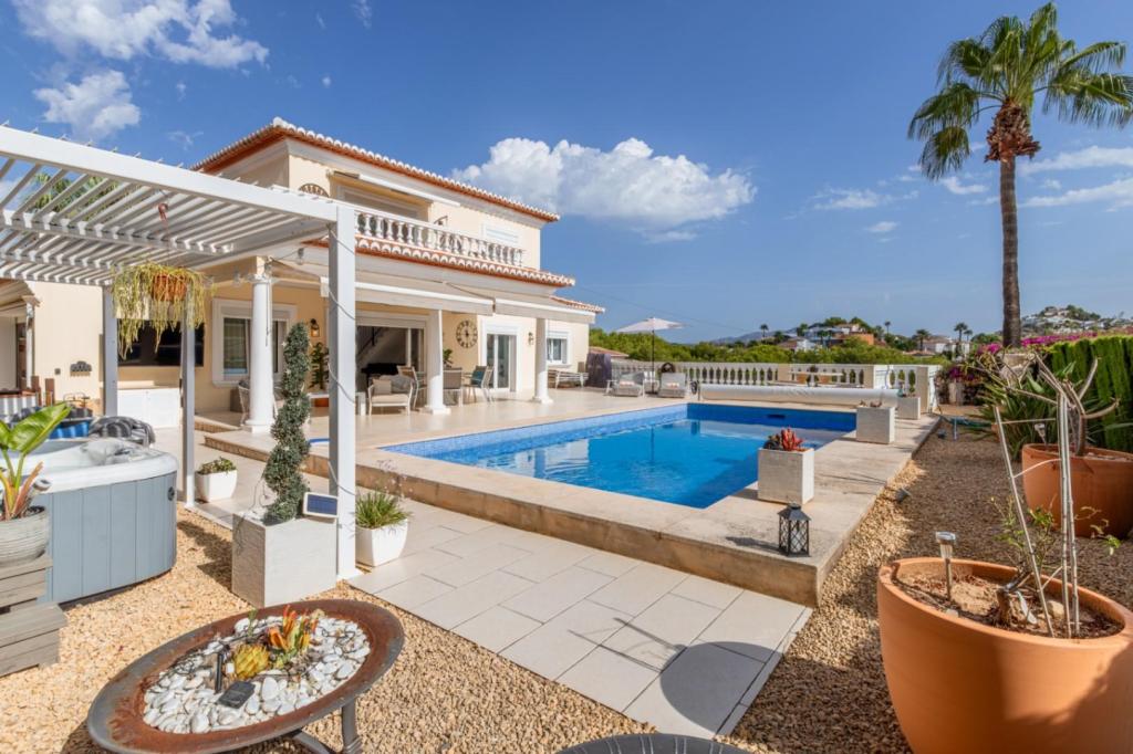 3 bed villas in Moraira