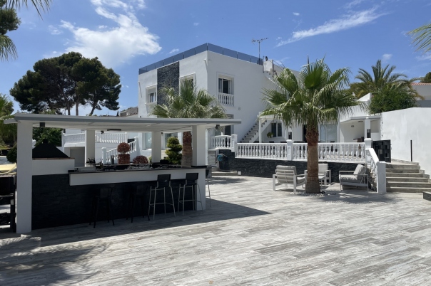 5 bed villa in Moraira