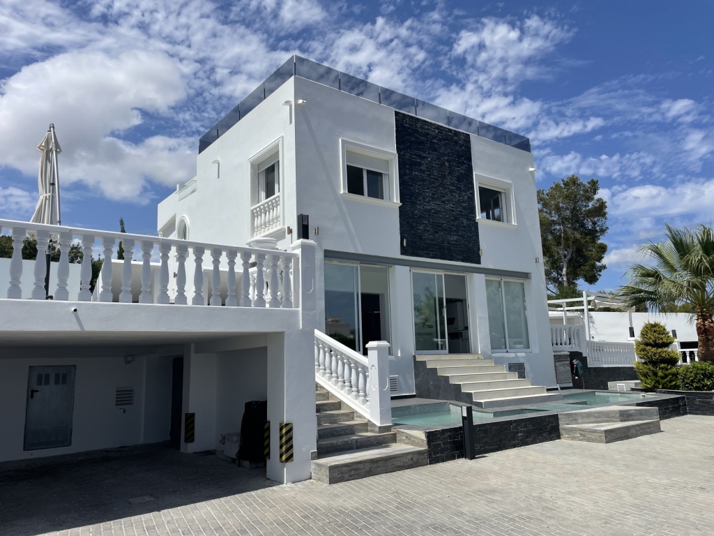 5 bed villa in Moraira