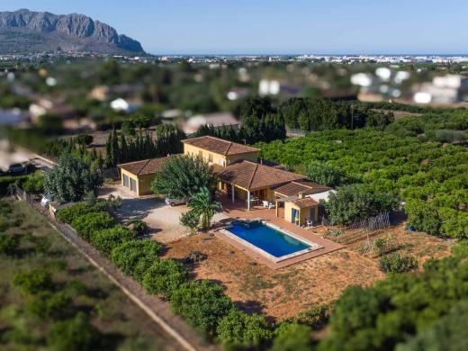 6 bed villa in Pedreguer