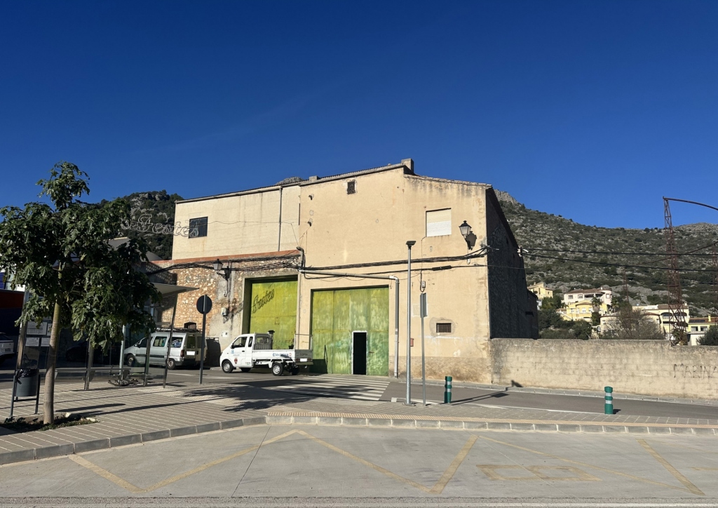business in Tormos