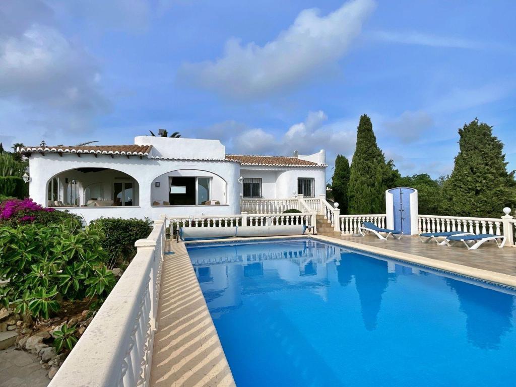 5 bed villa in Benitachell