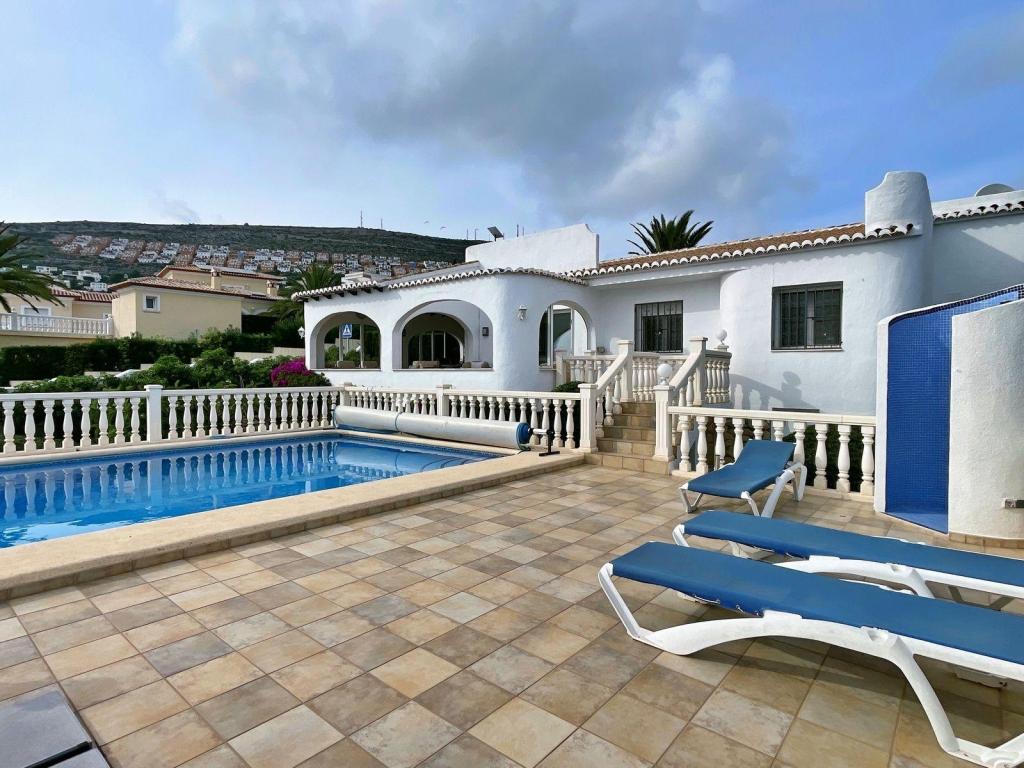 5 bed villa in Benitachell