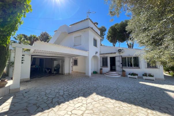 4 bed villas in Moraira