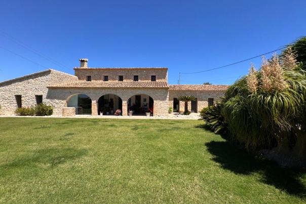 3 bed finca in Benissa