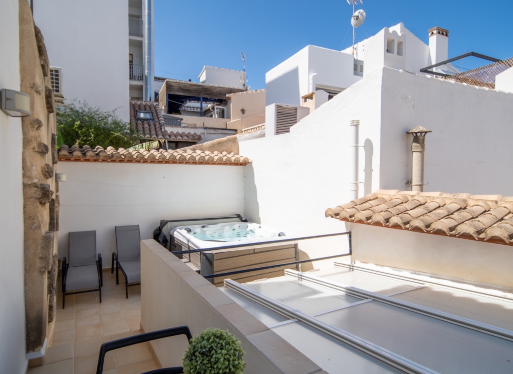 5 bed commercial in Javea