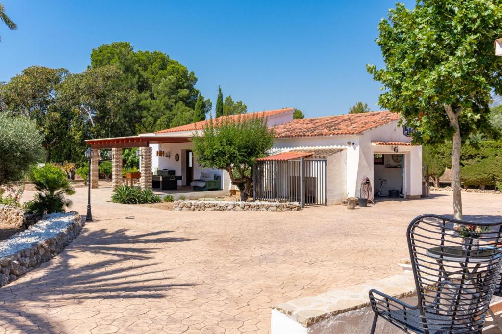 5 bed villa in Alfaz del Pi