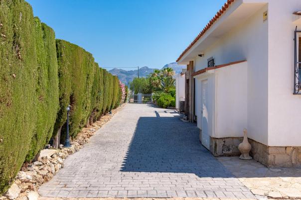 5 bed villa in Alfaz del Pi