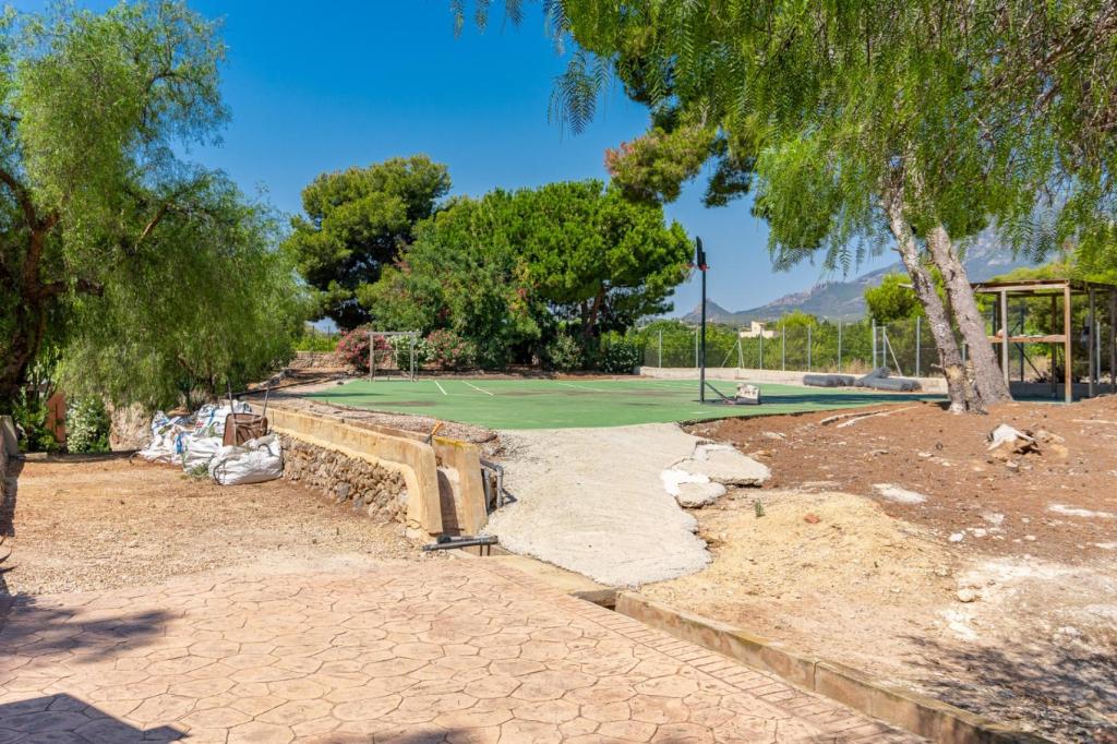 5 bed villa in Alfaz del Pi