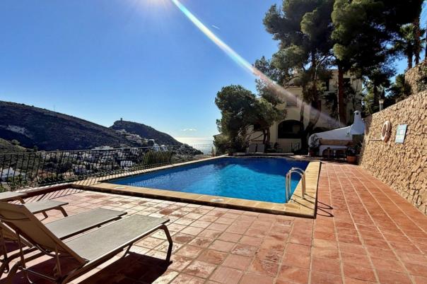 2 bed apartment in Moraira