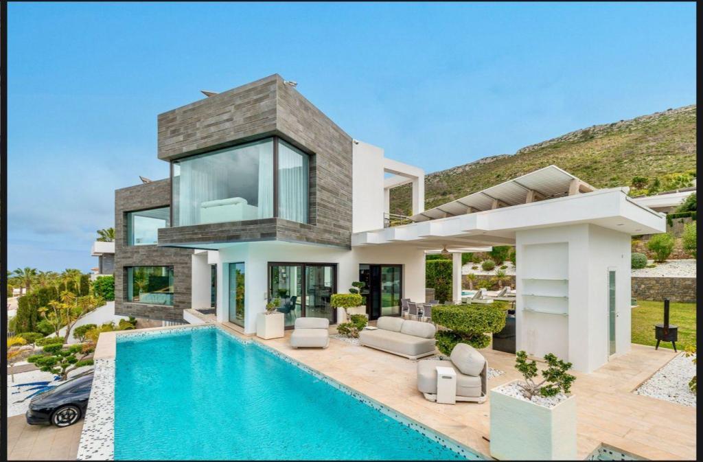 5 bed casa / chalet in Jávea