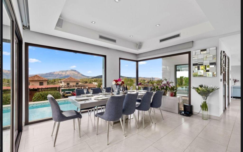 5 bed casa / chalet in Jávea
