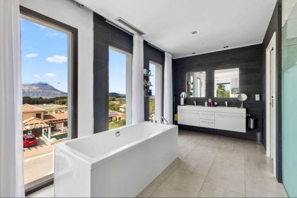 5 bed casa / chalet in Jávea