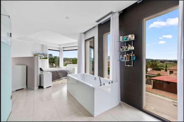 5 bed casa / chalet in Jávea